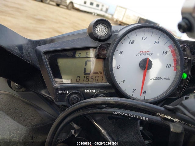 30100893 :رقم المزاد ، JYARJ06N73A000062 vin ، 2003 Yamaha Yzfr6 Sb مزاد بيع