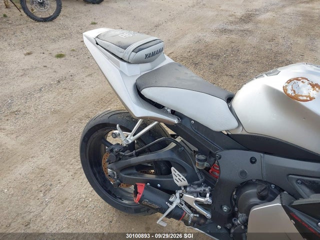30100893 :رقم المزاد ، JYARJ06N73A000062 vin ، 2003 Yamaha Yzfr6 Sb مزاد بيع