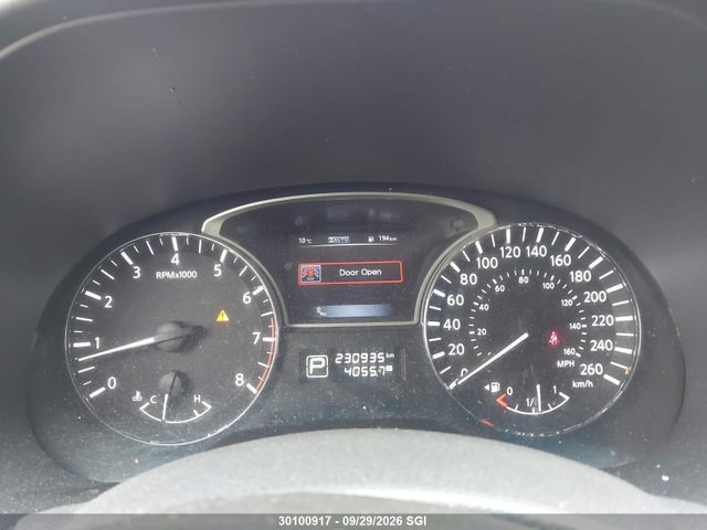 30100917 :رقم المزاد ، 5N1AR2MM8FC672717 vin ، 2015 Nissan Pathfinder S/sv/sl/platinum مزاد بيع
