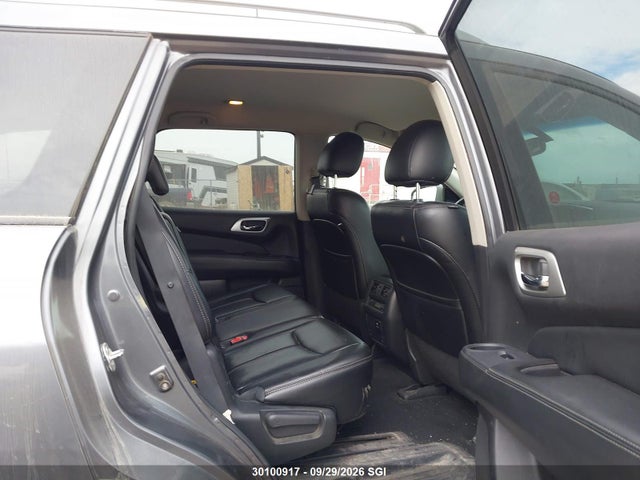 30100917 :رقم المزاد ، 5N1AR2MM8FC672717 vin ، 2015 Nissan Pathfinder S/sv/sl/platinum مزاد بيع