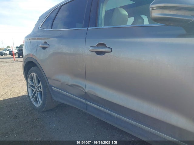 2017 Lincoln Mkc Reserve მანქანა იყიდება აუქციონზე, vin: 5LMTJ3DH3HUL67872, აუქციონის ნომერი: 30101007