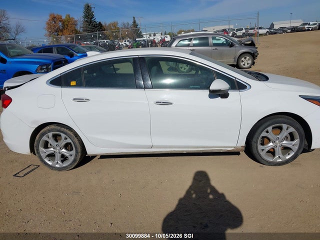 30099884 :رقم المزاد ، 1G1BF5SM2J7157812 vin ، 2018 Chevrolet Cruze Premier مزاد بيع