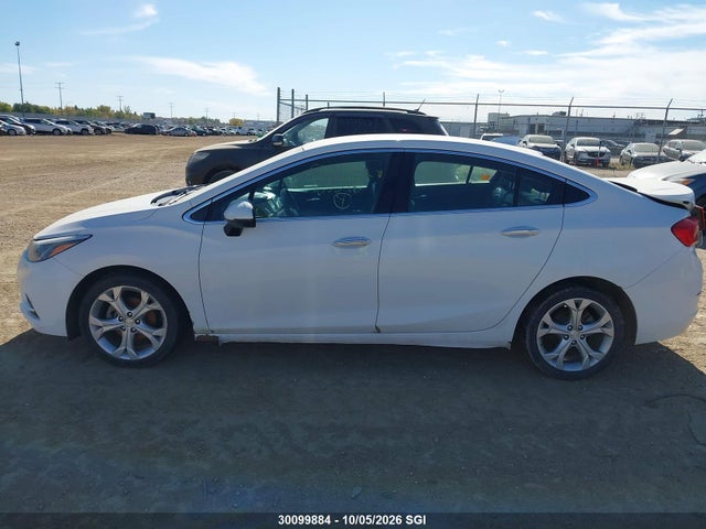 30099884 :رقم المزاد ، 1G1BF5SM2J7157812 vin ، 2018 Chevrolet Cruze Premier مزاد بيع