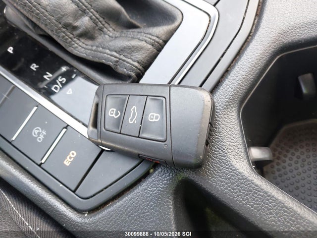 30099888 :رقم المزاد ، 3VWE57BU0KM130681 vin ، 2019 Volkswagen Jetta Sel مزاد بيع
