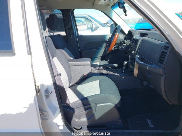 30100579 :رقم المزاد ، 1J4PN2GK8AW155102 vin ، 2010 Jeep Liberty Sport مزاد بيع