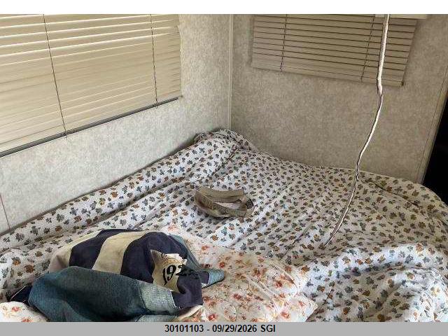 30101103 :رقم المزاد ، 1UJCJ02M615LC0353 vin ، 2001 Jayco Eagle مزاد بيع
