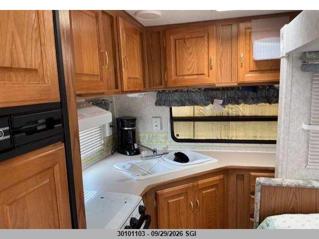 30101103 :رقم المزاد ، 1UJCJ02M615LC0353 vin ، 2001 Jayco Eagle مزاد بيع