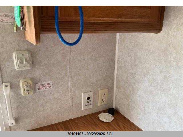 30101103 :رقم المزاد ، 1UJCJ02M615LC0353 vin ، 2001 Jayco Eagle مزاد بيع