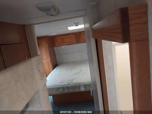30101103 :رقم المزاد ، 1UJCJ02M615LC0353 vin ، 2001 Jayco Eagle مزاد بيع