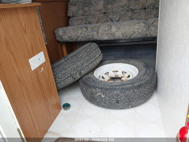 30101103 :رقم المزاد ، 1UJCJ02M615LC0353 vin ، 2001 Jayco Eagle مزاد بيع