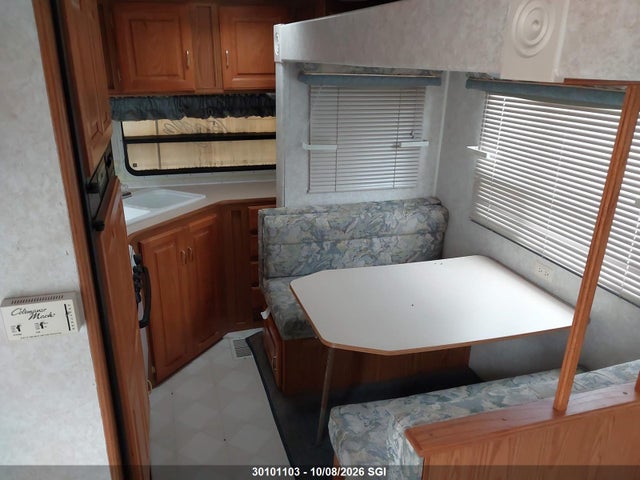 30101103 :رقم المزاد ، 1UJCJ02M615LC0353 vin ، 2001 Jayco Eagle مزاد بيع