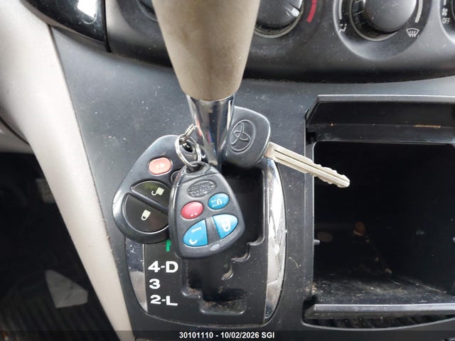 2004 Toyota Sienna Ce/le მანქანა იყიდება აუქციონზე, vin: 5TDZA23C34S137586, აუქციონის ნომერი: 30101110