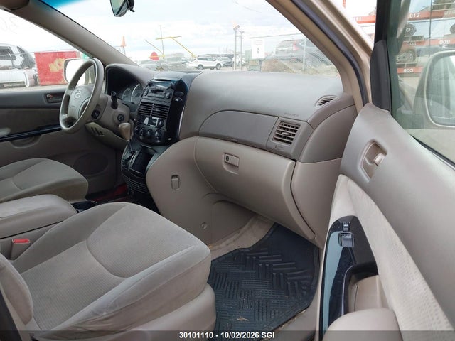 2004 Toyota Sienna Ce/le მანქანა იყიდება აუქციონზე, vin: 5TDZA23C34S137586, აუქციონის ნომერი: 30101110