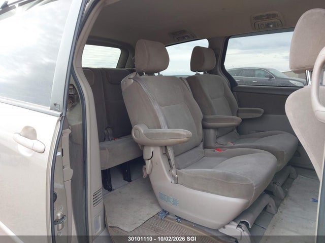 2004 Toyota Sienna Ce/le მანქანა იყიდება აუქციონზე, vin: 5TDZA23C34S137586, აუქციონის ნომერი: 30101110