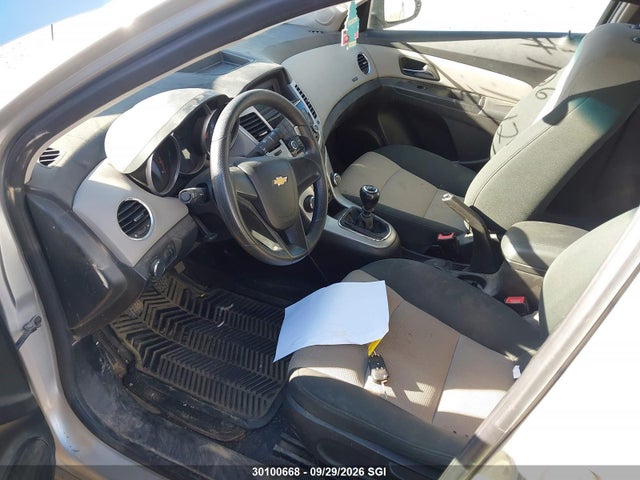30100668 :رقم المزاد ، 1G1PB5SH4C7112958 vin ، 2012 Chevrolet Cruze Ls مزاد بيع