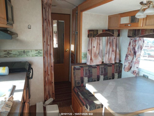 2003 Triple E Canada Ltd Topaz მანქანა იყიდება აუქციონზე, vin: 2TP242DB53W018089, აუქციონის ნომერი: 30101122