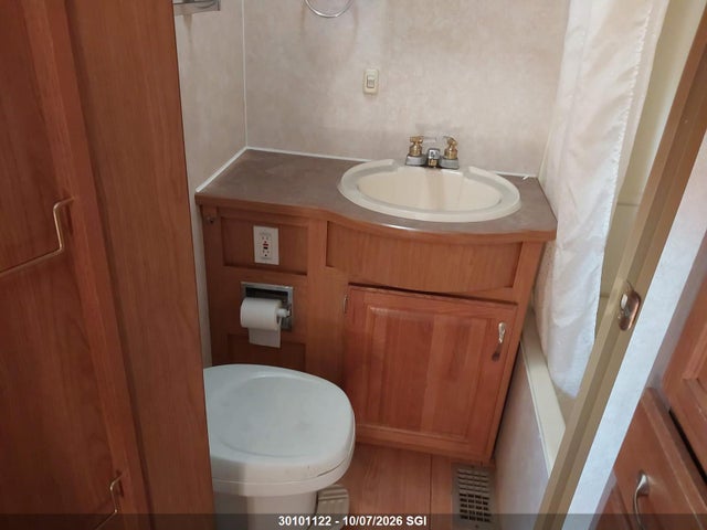 2003 Triple E Canada Ltd Topaz მანქანა იყიდება აუქციონზე, vin: 2TP242DB53W018089, აუქციონის ნომერი: 30101122