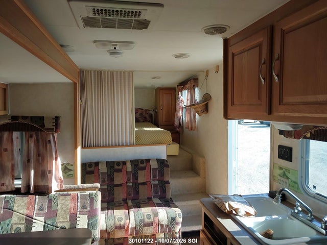 2003 Triple E Canada Ltd Topaz მანქანა იყიდება აუქციონზე, vin: 2TP242DB53W018089, აუქციონის ნომერი: 30101122