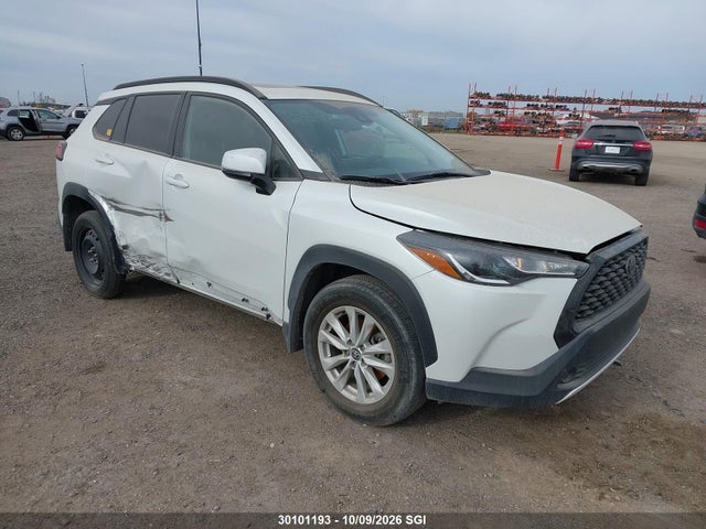 30101193 :رقم المزاد ، 7MUBAABGXNV020563 vin ، 2022 Toyota Corolla Cross Le مزاد بيع