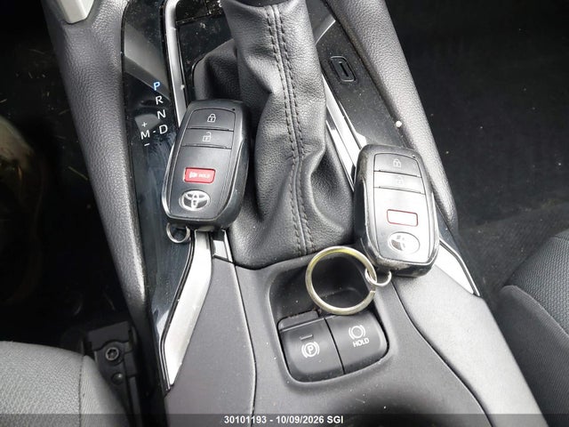 30101193 :رقم المزاد ، 7MUBAABGXNV020563 vin ، 2022 Toyota Corolla Cross Le مزاد بيع