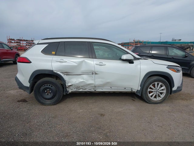 30101193 :رقم المزاد ، 7MUBAABGXNV020563 vin ، 2022 Toyota Corolla Cross Le مزاد بيع