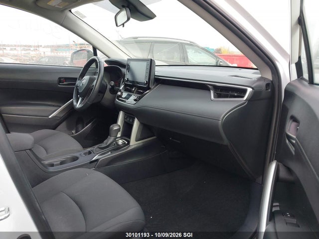 30101193 :رقم المزاد ، 7MUBAABGXNV020563 vin ، 2022 Toyota Corolla Cross Le مزاد بيع
