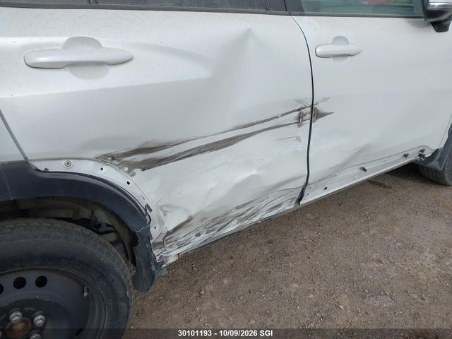 30101193 :رقم المزاد ، 7MUBAABGXNV020563 vin ، 2022 Toyota Corolla Cross Le مزاد بيع