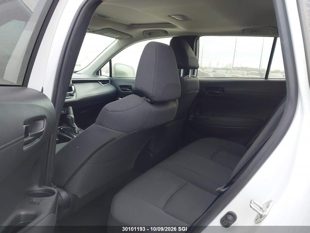 30101193 :رقم المزاد ، 7MUBAABGXNV020563 vin ، 2022 Toyota Corolla Cross Le مزاد بيع