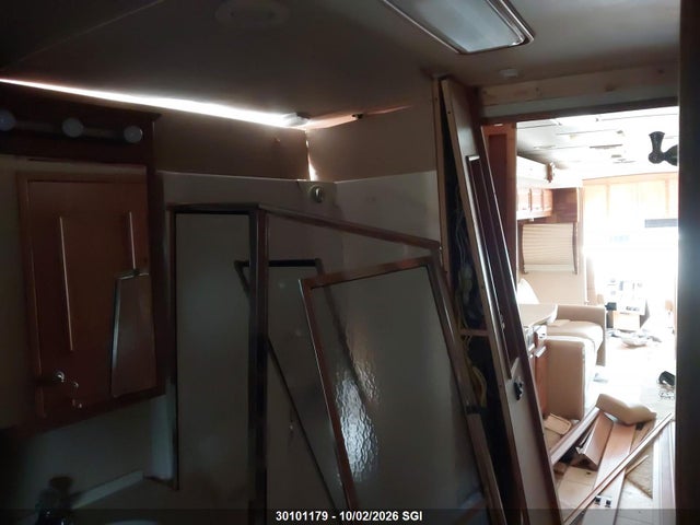 30101179 :رقم المزاد ، 4UZACKDC86CW18116 vin ، 2006 Freightliner Chassis X Line Motor Home مزاد بيع