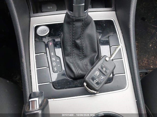 30101400 :رقم المزاد ، 1VWBA7A38MC005195 vin ، 2021 Volkswagen Passat Highline مزاد بيع