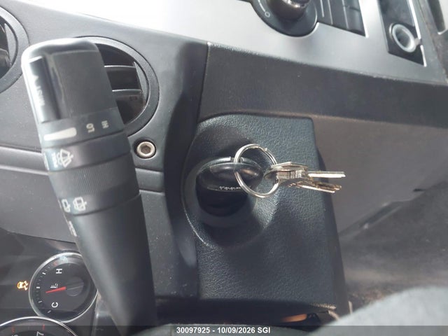 30097925 :رقم المزاد ، 1J4RG4GK7AC104447 vin ، 2010 Jeep Commander Sport مزاد بيع