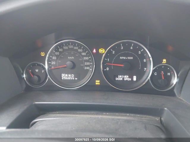 30097925 :رقم المزاد ، 1J4RG4GK7AC104447 vin ، 2010 Jeep Commander Sport مزاد بيع