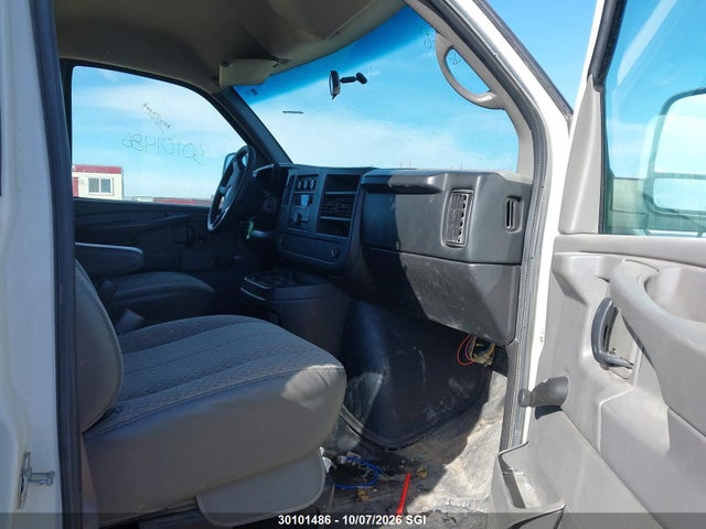 2013 Chevrolet Express G2500 მანქანა იყიდება აუქციონზე, vin: 1GCWGFBA7D1130260, აუქციონის ნომერი: 30101486