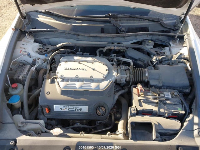 30101505 :رقم المزاد ، 1HGCP3F84BA800516 vin ، 2011 Honda Accord Exl مزاد بيع