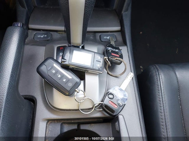 30101505 :رقم المزاد ، 1HGCP3F84BA800516 vin ، 2011 Honda Accord Exl مزاد بيع