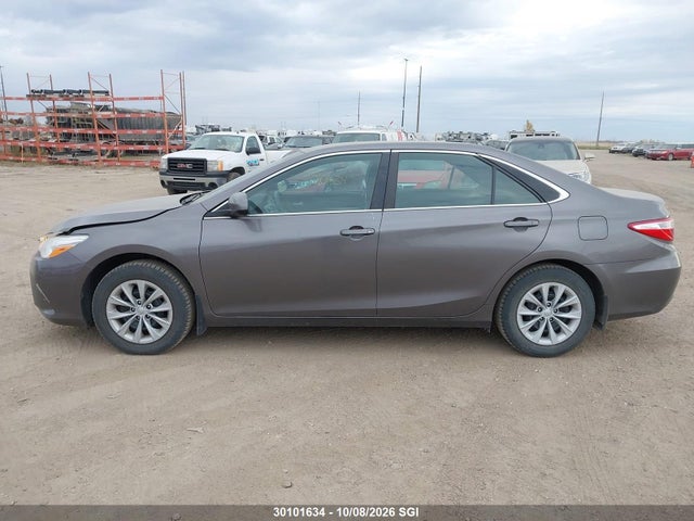 30101634 :رقم المزاد ، 4T1BF1FK3HU296685 vin ، 2017 Toyota Camry Le/xle/se/xse مزاد بيع