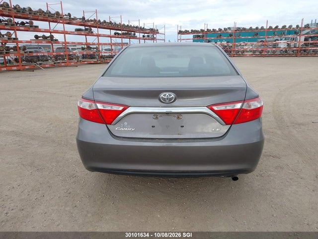 30101634 :رقم المزاد ، 4T1BF1FK3HU296685 vin ، 2017 Toyota Camry Le/xle/se/xse مزاد بيع