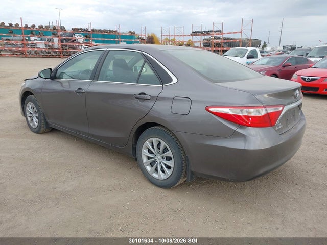 30101634 :رقم المزاد ، 4T1BF1FK3HU296685 vin ، 2017 Toyota Camry Le/xle/se/xse مزاد بيع