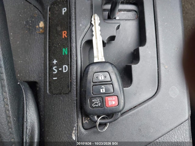 2T3RFREV6HW657021 Toyota Rav4 Xle