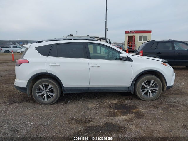 2T3RFREV6HW657021 Toyota Rav4 Xle