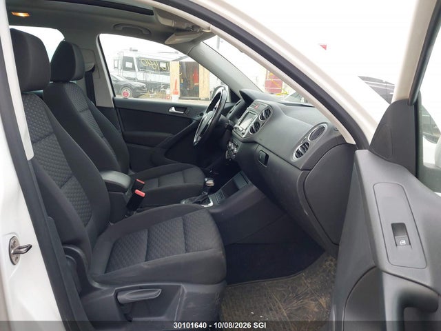 2010 Volkswagen Tiguan Se/sel მანქანა იყიდება აუქციონზე, vin: WVGBV9AX5AW527116, აუქციონის ნომერი: 30101640