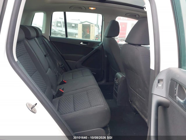2010 Volkswagen Tiguan Se/sel მანქანა იყიდება აუქციონზე, vin: WVGBV9AX5AW527116, აუქციონის ნომერი: 30101640