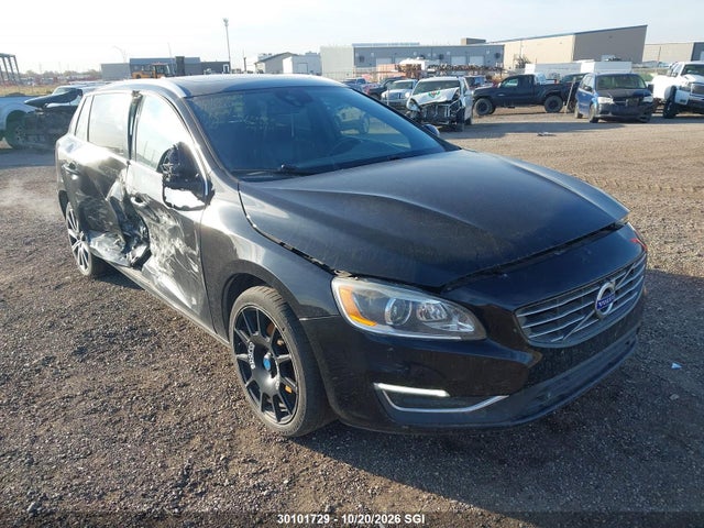 30101729 :رقم المزاد ، YV1902SM8F1268262 vin ، 2015 Volvo V60 T6 Platinum مزاد بيع