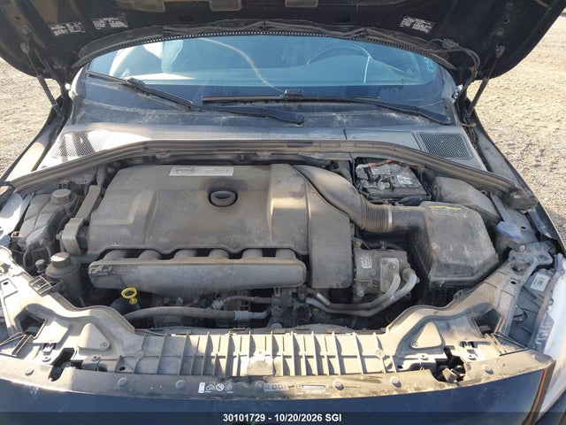 30101729 :رقم المزاد ، YV1902SM8F1268262 vin ، 2015 Volvo V60 T6 Platinum مزاد بيع