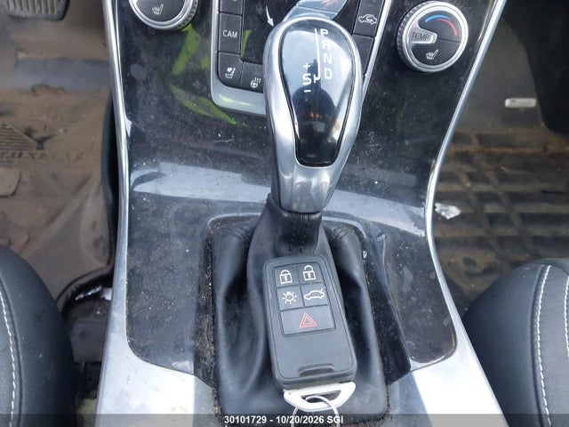 30101729 :رقم المزاد ، YV1902SM8F1268262 vin ، 2015 Volvo V60 T6 Platinum مزاد بيع
