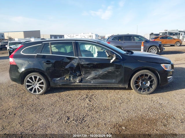 30101729 :رقم المزاد ، YV1902SM8F1268262 vin ، 2015 Volvo V60 T6 Platinum مزاد بيع