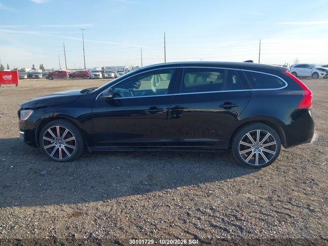 30101729 :رقم المزاد ، YV1902SM8F1268262 vin ، 2015 Volvo V60 T6 Platinum مزاد بيع