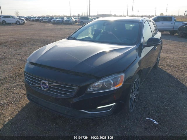 30101729 :رقم المزاد ، YV1902SM8F1268262 vin ، 2015 Volvo V60 T6 Platinum مزاد بيع