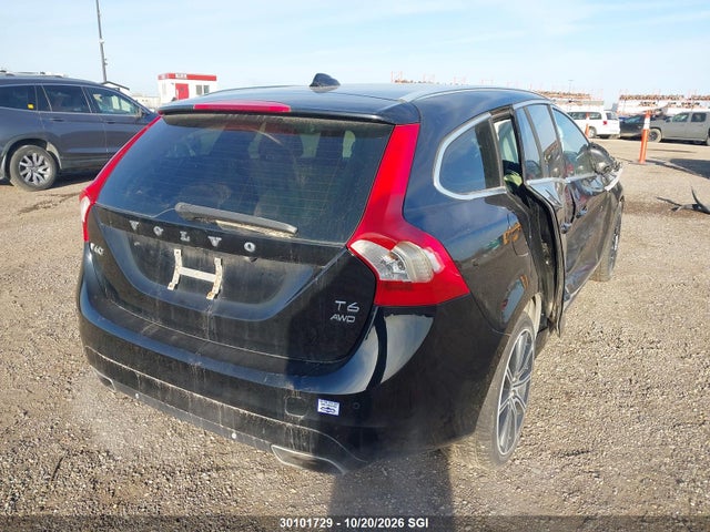 30101729 :رقم المزاد ، YV1902SM8F1268262 vin ، 2015 Volvo V60 T6 Platinum مزاد بيع