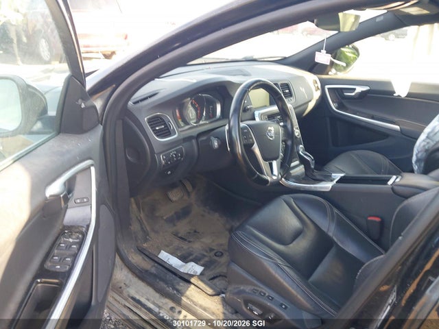 30101729 :رقم المزاد ، YV1902SM8F1268262 vin ، 2015 Volvo V60 T6 Platinum مزاد بيع